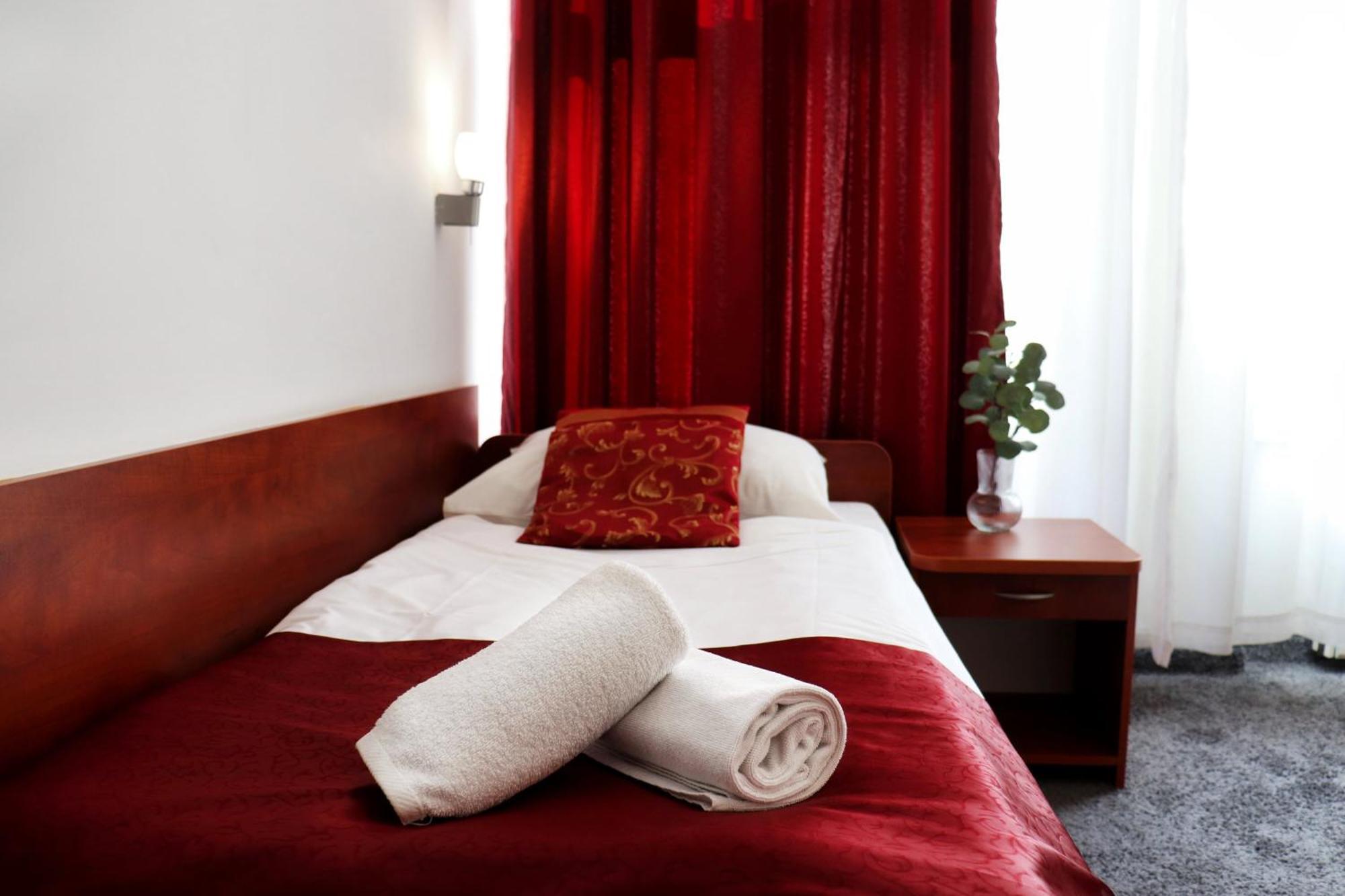 Hotel Lothus Βρότσλαβ Εξωτερικό φωτογραφία